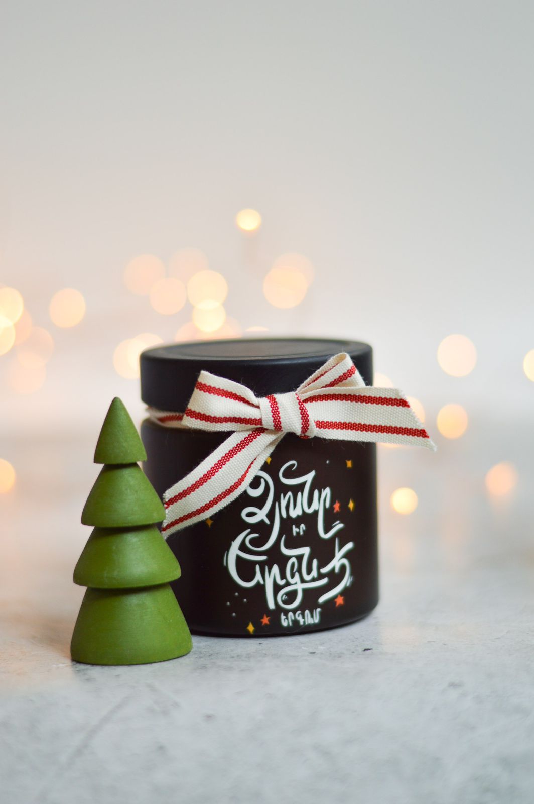 Մոմ - Ձյունը իր երգն է երգում