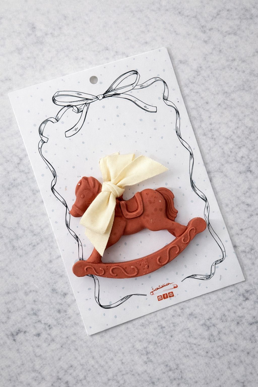 Գիպսե ձիուկ - Կարմիր