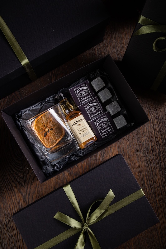 img-Նվեր-տուփ THE BOX - Շոկոլադ, բաժակ և Վիսկի